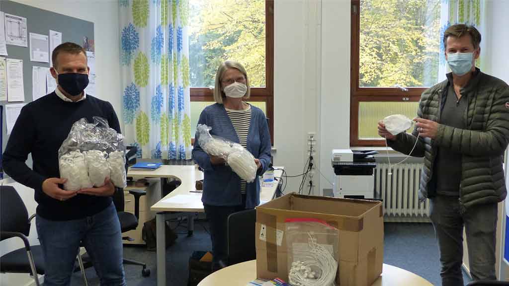 Alltagsmasken für Schule in Paderborn Spende Besuch Corona Pandemie eprotec Alltagsmasken St. Michaelis Schule Paderborn