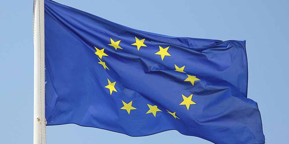 Europaflagge blau Sterne Fahnenmast