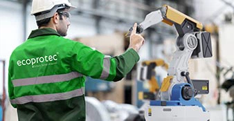 Fachkraft für Arbeitssicherheit von ecoprotec bei der Arbeit