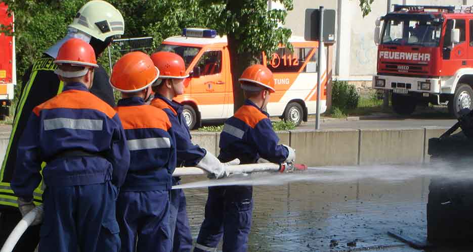 Feuerwehr Übung mit Kindern und Jugendlichen - Tag des Ehrenamts