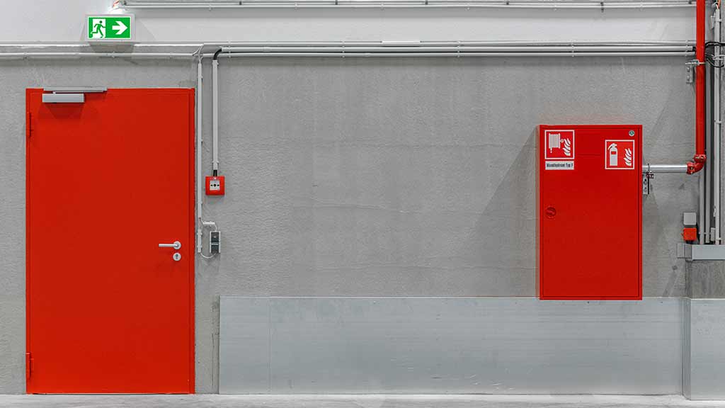 Brandschutztür in einem großen Unternehmen