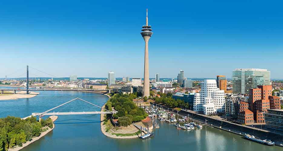 Blick auf die Stadt Düsseldorf und den Rhein - SiGeKo und Baustellensicherheit von ecoprotec
