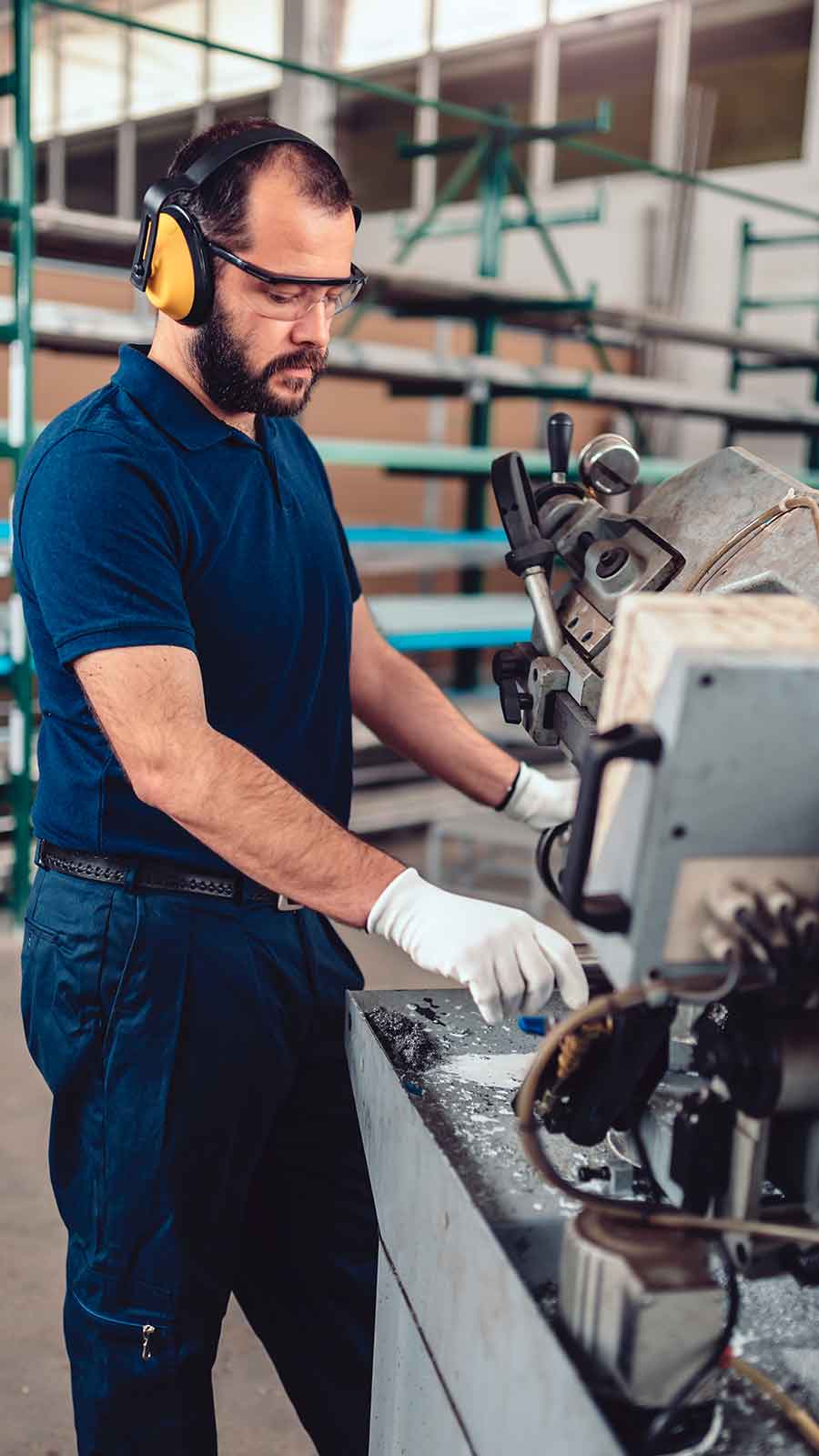 Aufgaben für Betreiber nach neuer EU Maschinenverordnung EU-Maschinenverordnung Hersteller prüft die Funktionalität seiner Anlage