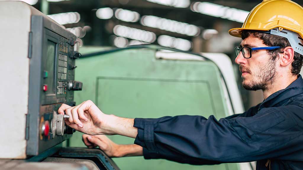 Wesentliche Veränderungen von Maschinen und Anlagen Konstrukteur verändert eine Maschine in einem Unternehmen wesentlich